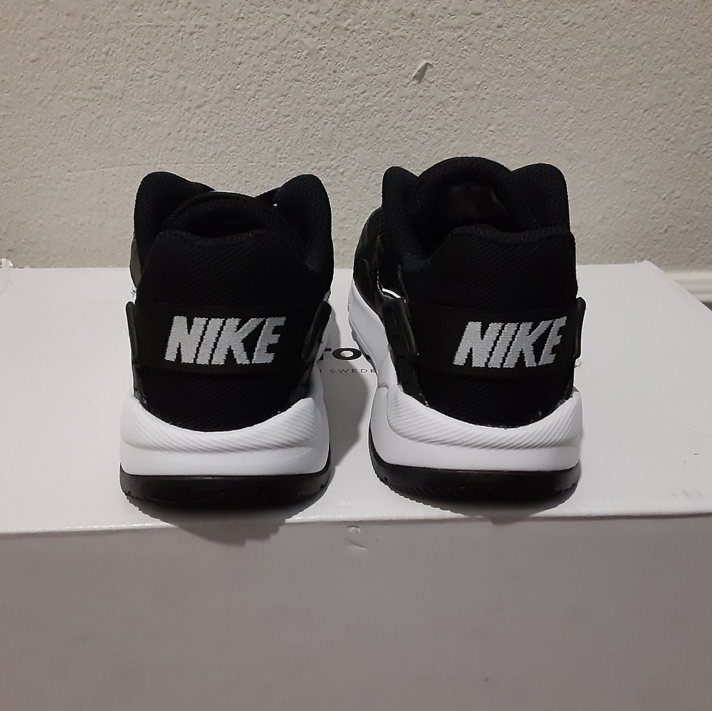 Nike - Picture 4 of 4